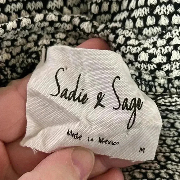 Sadie &  Sage Blouse - Picture 3 of 7